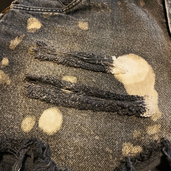 ***Last Chance $15*** Wrangler bleached distressed shorts - Picture 3 of 7